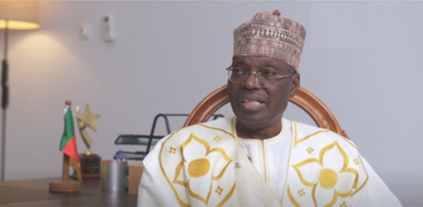 Issa Tchiroma Bakary du Cameroun déclare fièrement sa victoire lors de ...